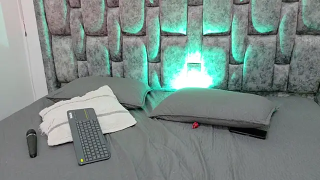 R3d Moonss   online show from November 25, 9:04 pm