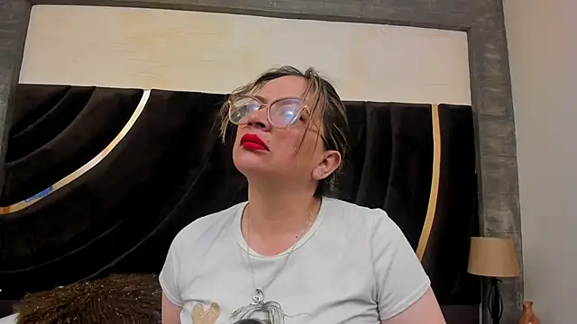 Lady Lure online show from December 3, 11:45 am