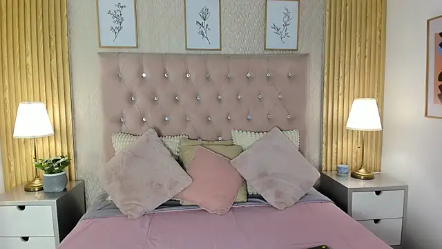 KamyGlam online show from August 2, 8:12 pm