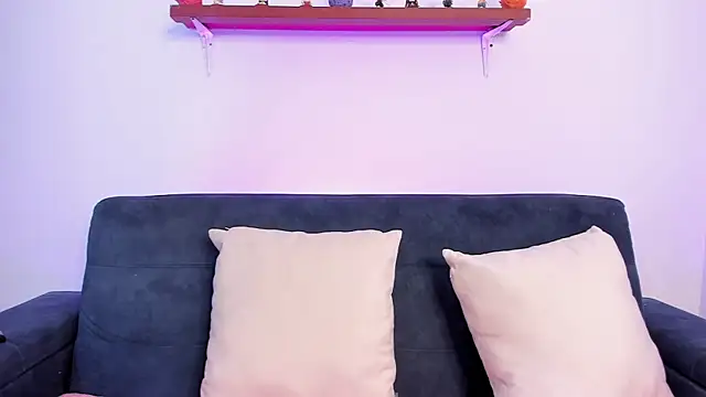 julialex  online show from May 4, 7:39 pm