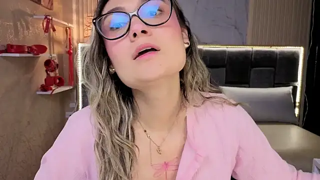 Im-Lola online show from December 3, 8:00 pm