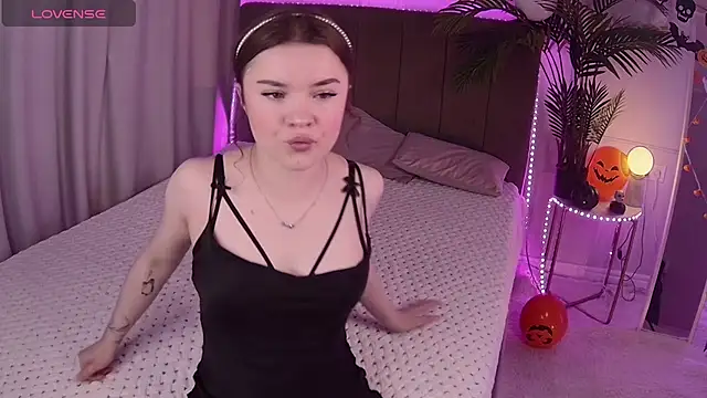 Alice Bloome online show from November 2, 5:55 am