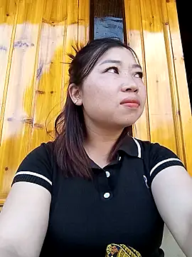 julybe online show from March 1, 8:58 am