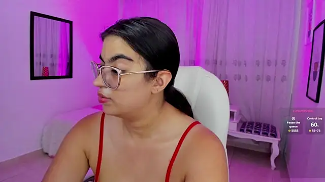 Luna Jonnes1 online show from June 17, 7:59 pm