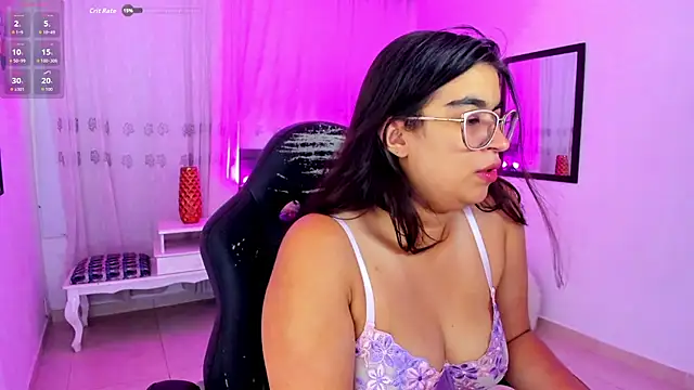 Luna Jonnes1 online show from July 18, 8:11 pm
