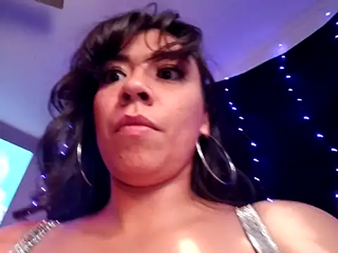 MZThang2Kute online show from November 3, 9:08 pm