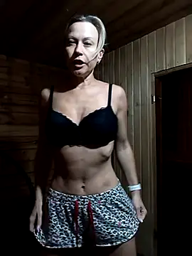 Elle Milfa online show from June 25, 9:02 am