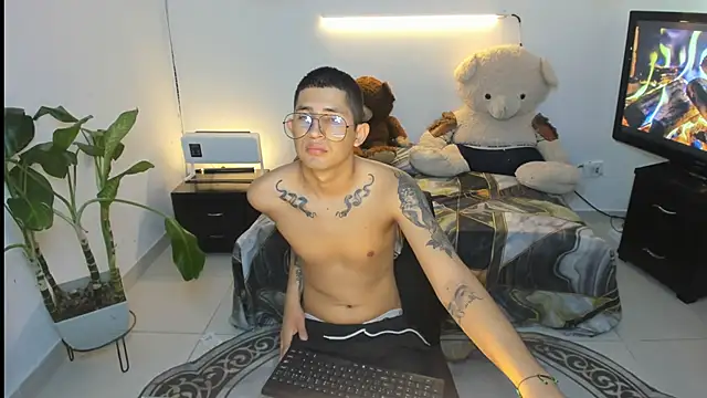 darwinandbrayann online show from March 3, 8:15 pm