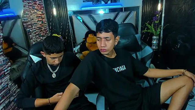 darwinandbrayann online show from December 5, 6:09 pm