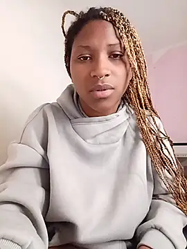 EvonyFoxxx online show from July 15, 1:32 am