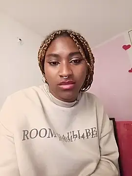 EvonyFoxxx online show from June 18, 4:14 am