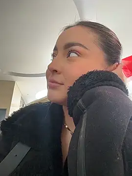 Elina Hills online show from March 19, 6:56 pm