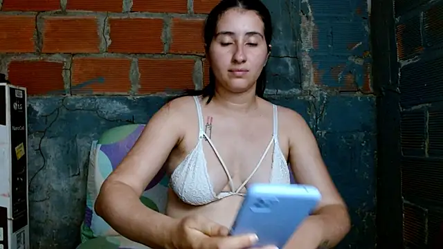 Snapshot of sweetmilk2106 chatting on October 31, 8:02 pm sweetmilk2106 online show from October 31, 8:02 pm