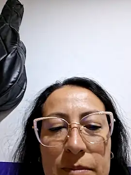 Lauryn Jones online show from July 1, 3:17 am