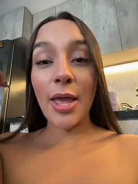 Brunettecollins05 online show from July 17, 8:56 pm