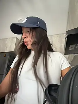 Brunettecollins05 online show from June 29, 8:52 pm