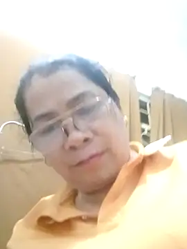 small-house123 online show from November 9, 10:38 pm