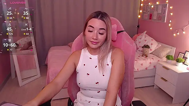 Rosie Mac online show from November 11, 1:12 am