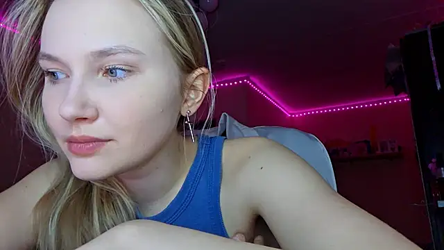 KarinRobertson online show from March 3, 4:57 pm