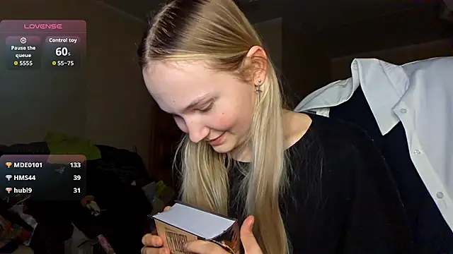 KarinRobertson online show from February 24, 5:44 pm