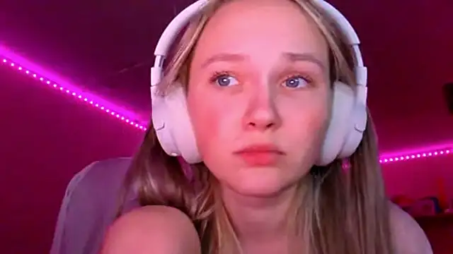 KarinRobertson online show from December 18, 5:18 pm