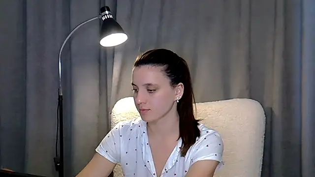 KiraHoney online show from June 18, 10:20 am