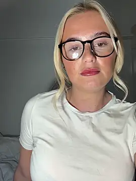 BlondeBabe  online show from November 5, 8:25 pm