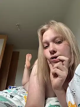 hotgoodgirll online show from May 21, 11:19 am