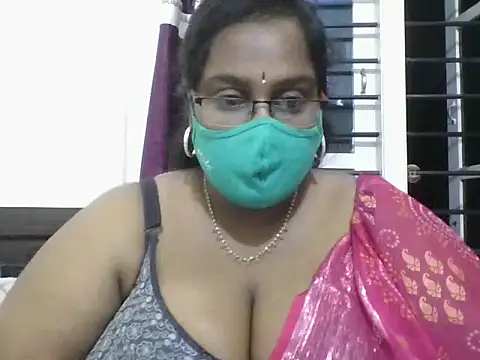 hootypriya online show from December 1, 6:10 pm