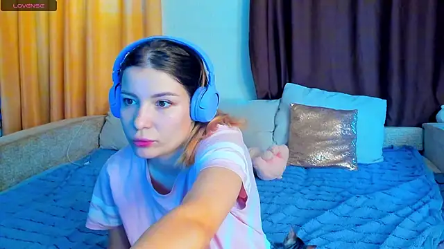 Eva purrr  online show from November 25, 9:44 am