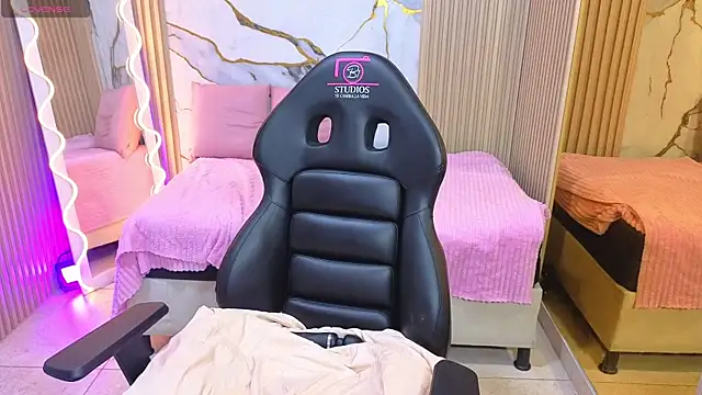 Sandyy tay online show from June 22, 3:11 am