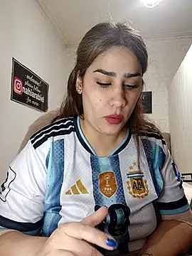 nahiarabiel33 online show from July 15, 5:06 pm