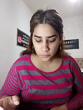 nahiarabiel33 online show from April 28, 5:17 pm
