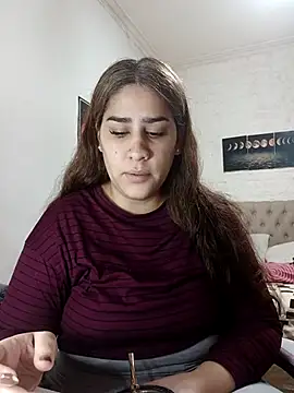 nahiarabiel33 online show from August 1, 7:38 pm