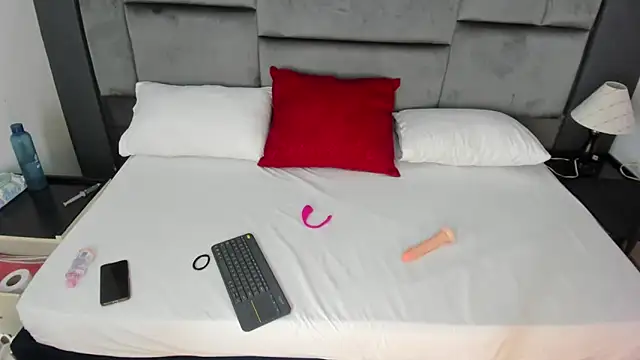 CatleyaSmith online show from December 22, 12:41 pm