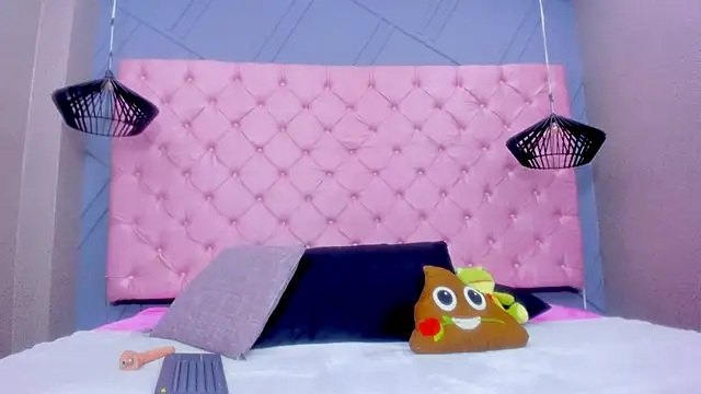 Mia Horney online show from December 1, 1:25 pm