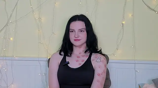 LatinaHuguenin online show from November 14, 8:25 am