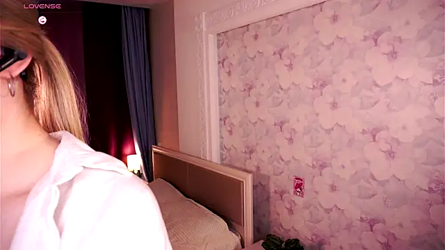 UteMessineo online show from November 7, 7:47 am