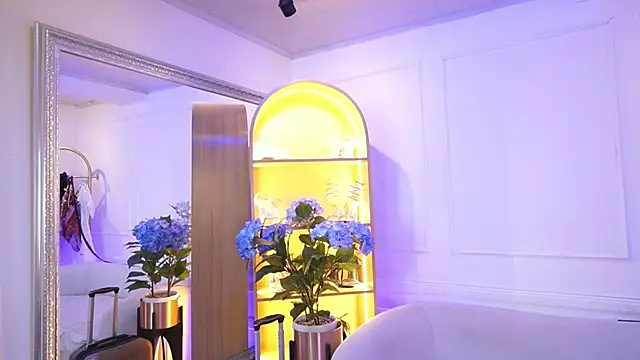 TessaaFox online show from February 5, 6:55 pm