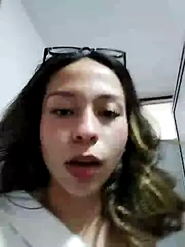 LuluuBerry online show from November 8, 4:45 pm