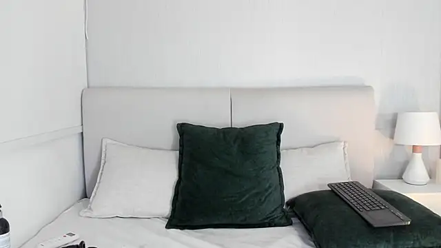 ARI FLAME online show from June 13, 7:22 pm