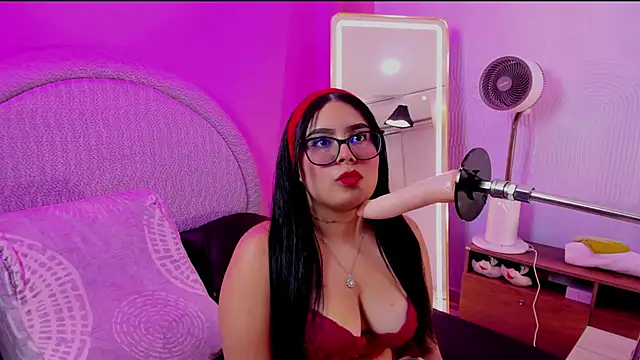 Amy whittee online show from November 21, 7:49 pm