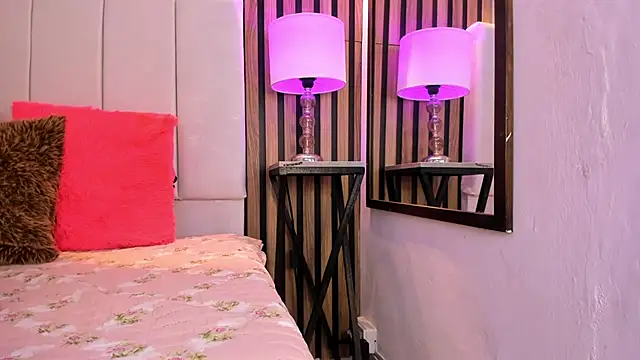 Carlotta de velour online show from May 4, 3:54 am