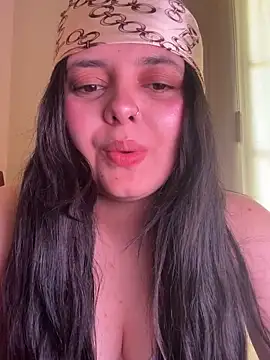 candicewest  online show from May 7, 2:43 pm