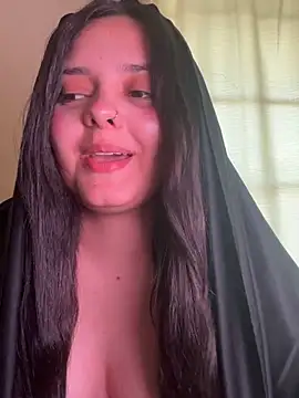 candicewest  online show from May 13, 5:30 pm
