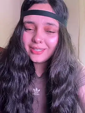 candicewest  online show from May 9, 5:04 pm