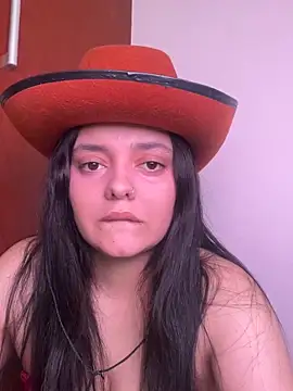 candicewest  online show from December 17, 4:22 pm