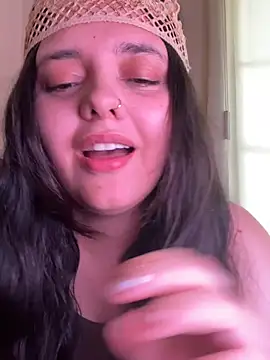 candicewest  online show from May 5, 5:38 pm