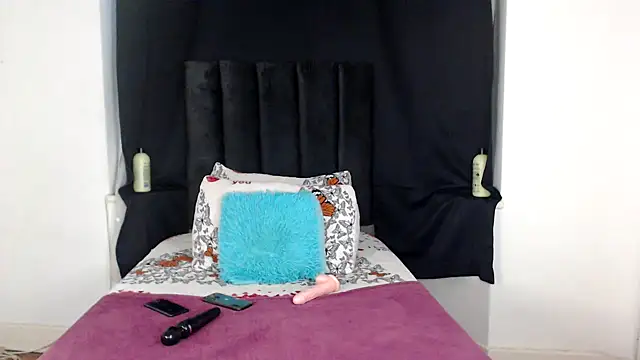 Miss-Berries online show from December 20, 4:44 pm