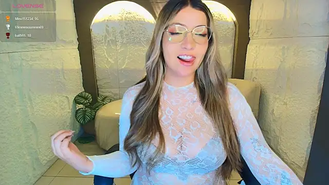 isabella  r online show from June 11, 12:43 am